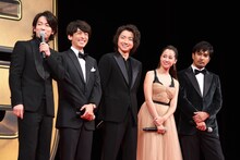左から佐藤健、高橋一生、藤原竜也、沢尻エリカ、北村一輝。