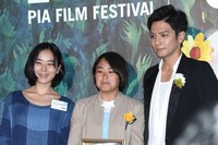 PFFアワード2018の様子。左から村上由規乃、工藤梨穂、生田斗真。