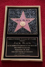 ジャック・ブラックに贈呈された星型のプレート。