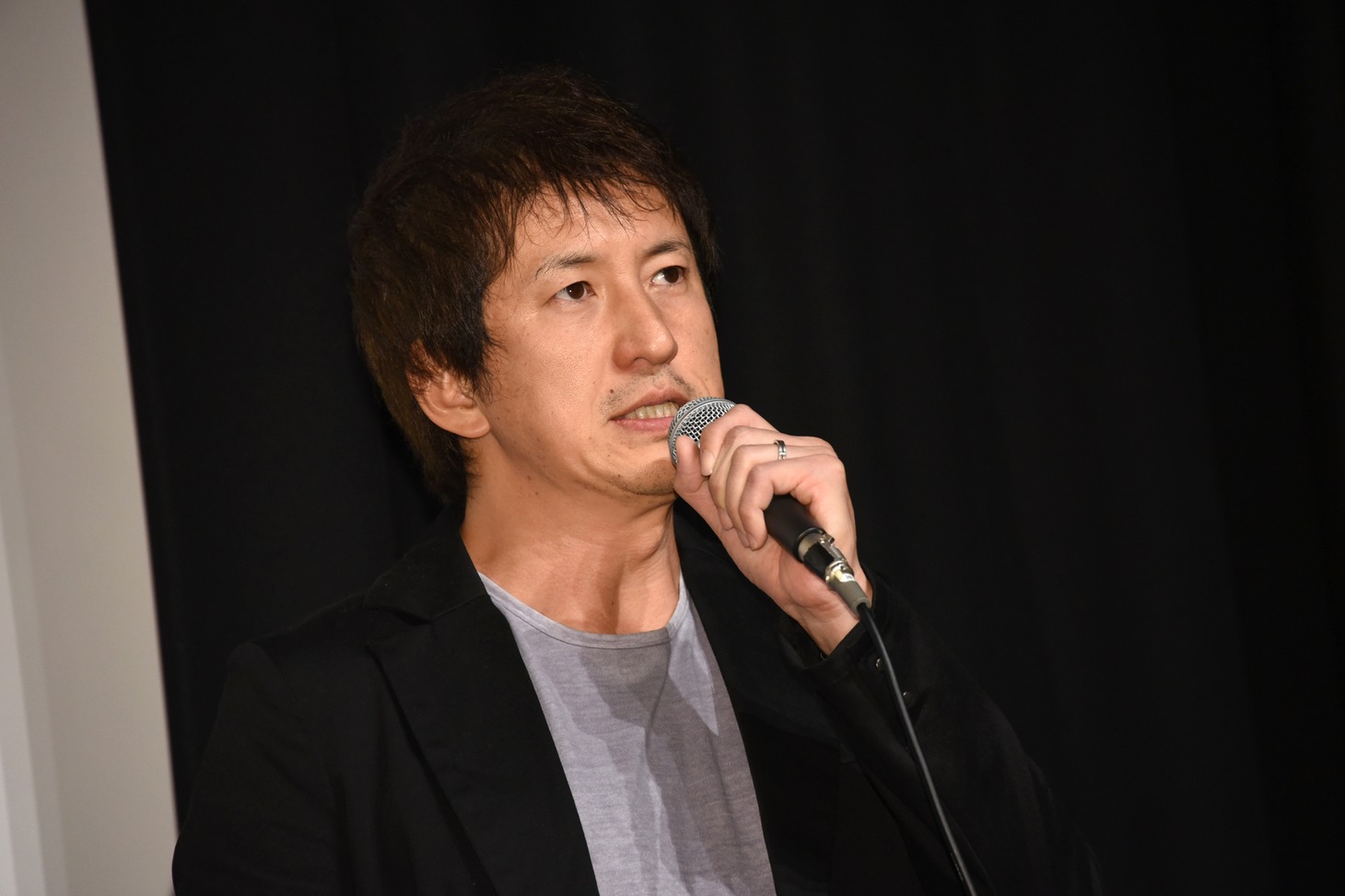 佐向大