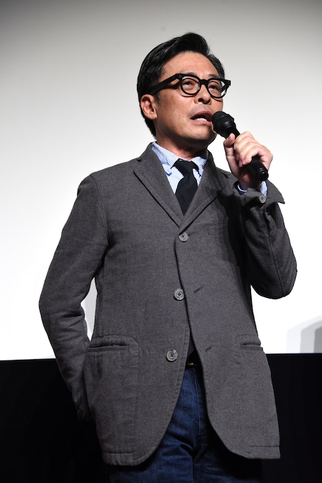 大杉漣からもらったジャケットを着て完成披露試写会に臨んだ光石研。