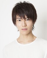 川上音二郎役の山崎大輝。