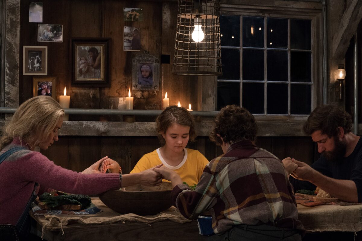 皿もナイフも使えない クワイエット プレイス 音を立てたら即死 の食事シーン 動画あり 映画ナタリー