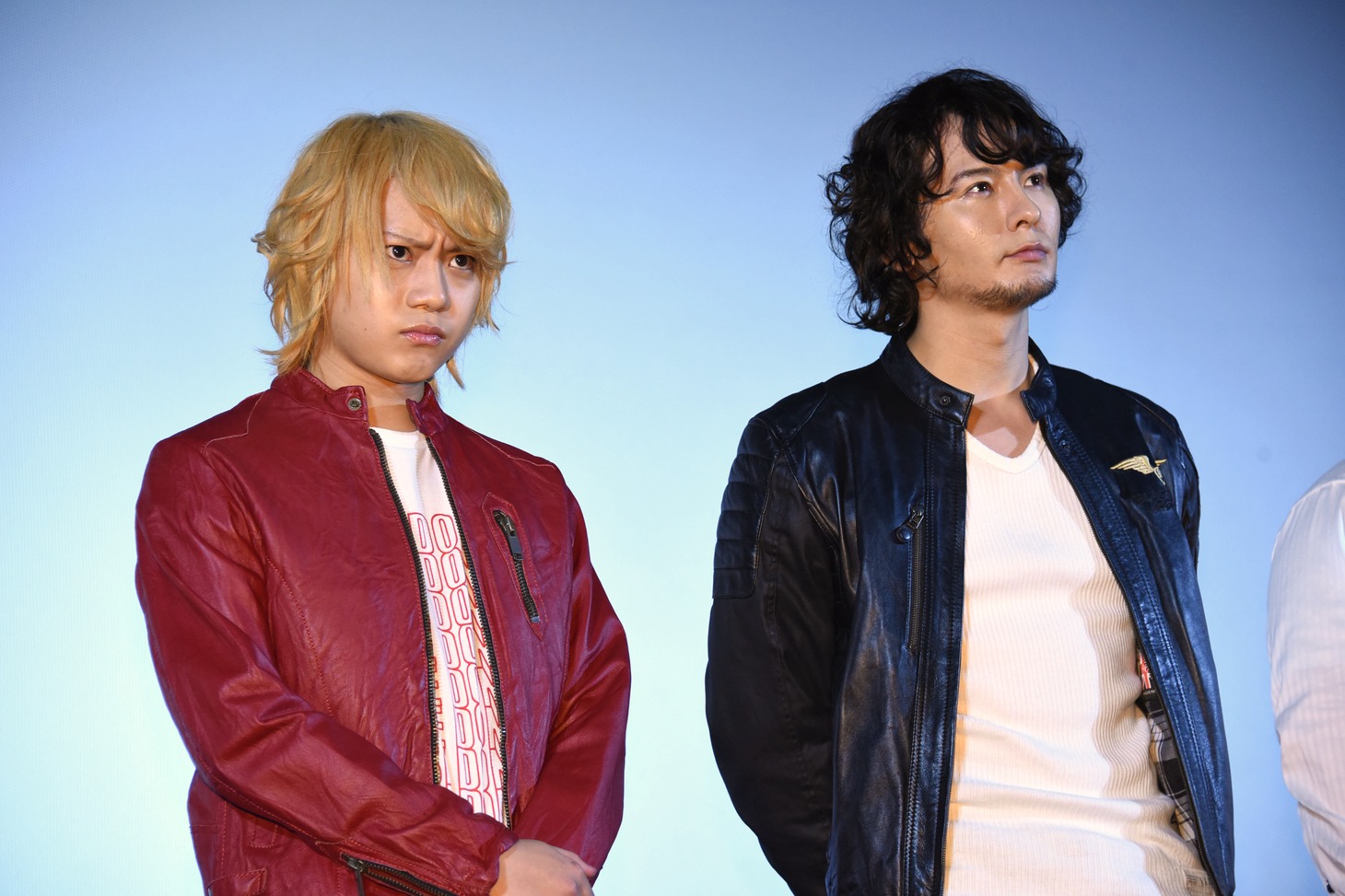 左から佐藤流司、藤田玲。