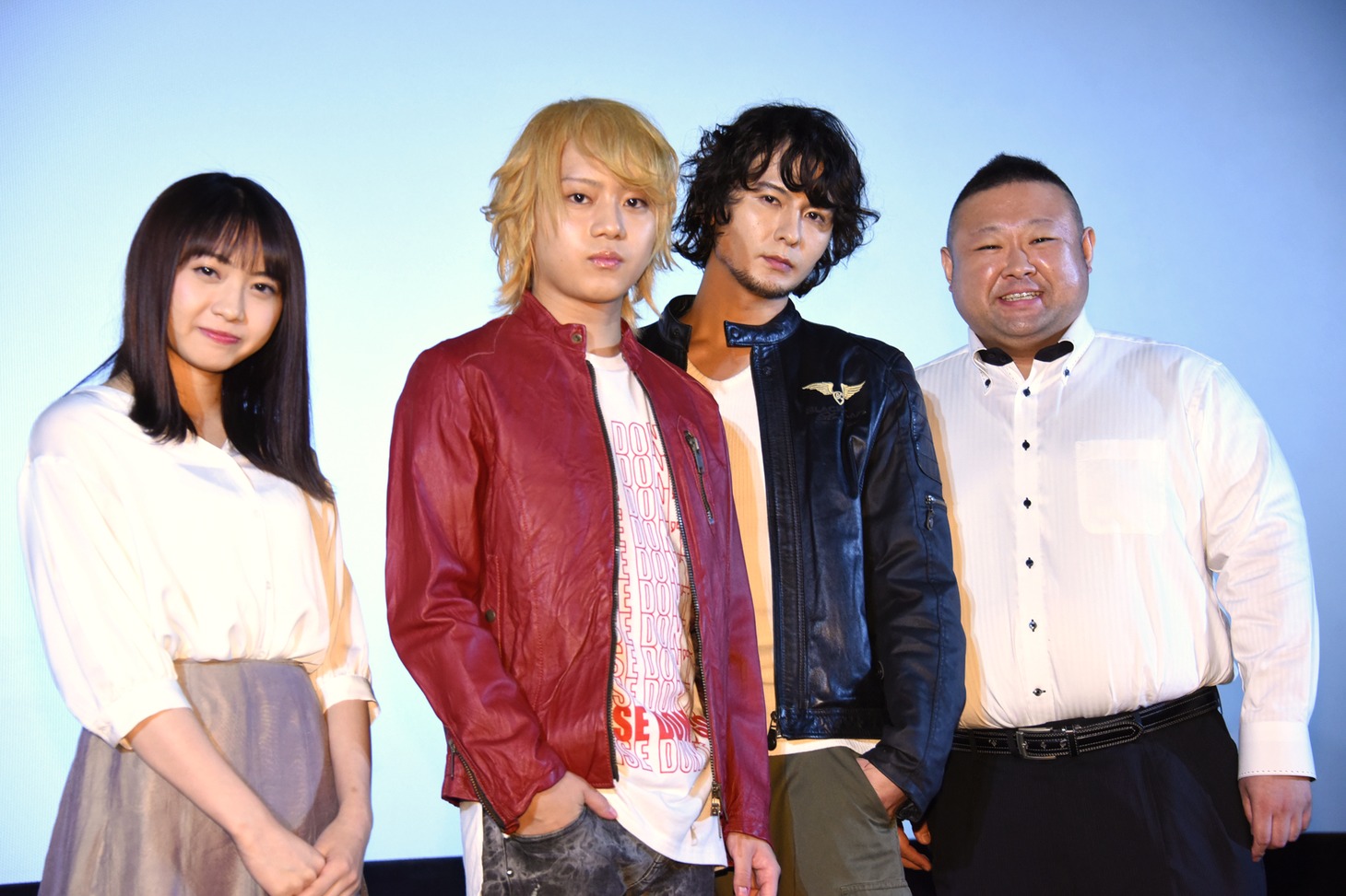 「ダブルドライブ ～龍の絆～」初日舞台挨拶の様子。左から木崎ゆりあ、佐藤流司、藤田玲、脇知弘。