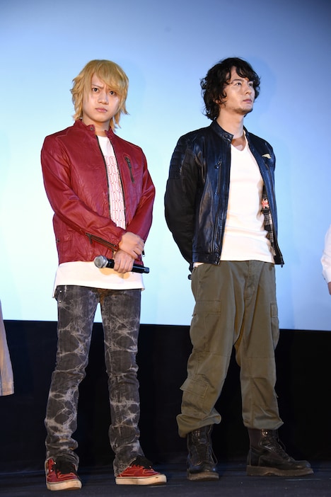 左から佐藤流司、藤田玲。