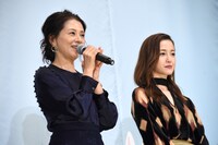 左から小泉今日子、沢尻エリカ。