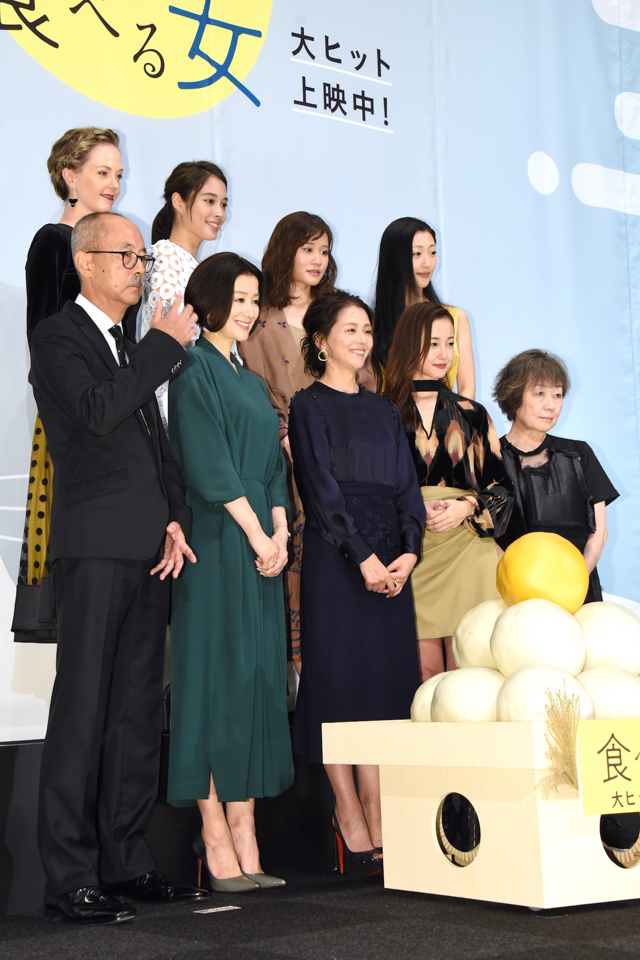 「食べる女」公開記念舞台挨拶の様子。