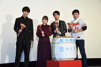 「恋のしずく」完成披露上映会の様子。