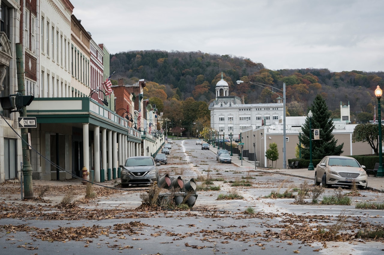 音の出るおもちゃは没収！「クワイエット・プレイス」荒廃した街でのシーン捉えた映像