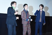 左から満島真之介、草なぎ剛、柄本時生。