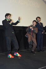 左から満島真之介、草なぎ剛、柄本時生。