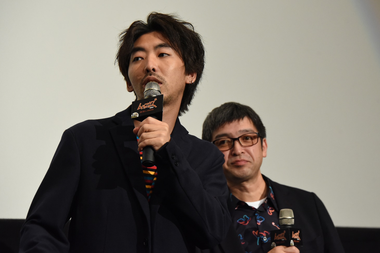 左から柄本時生、西見祥示郎。