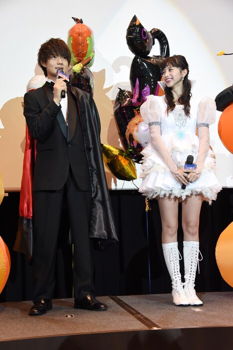 佐野勇斗（左）と中条あやみ（右）。