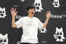 驚いた表情をする田中圭。