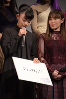 人生で泣きそうになるくらい感動した出来事を語る杉咲花（左）。