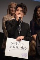 人生で泣きそうになるくらい感動した出来事を語る岩田剛典。