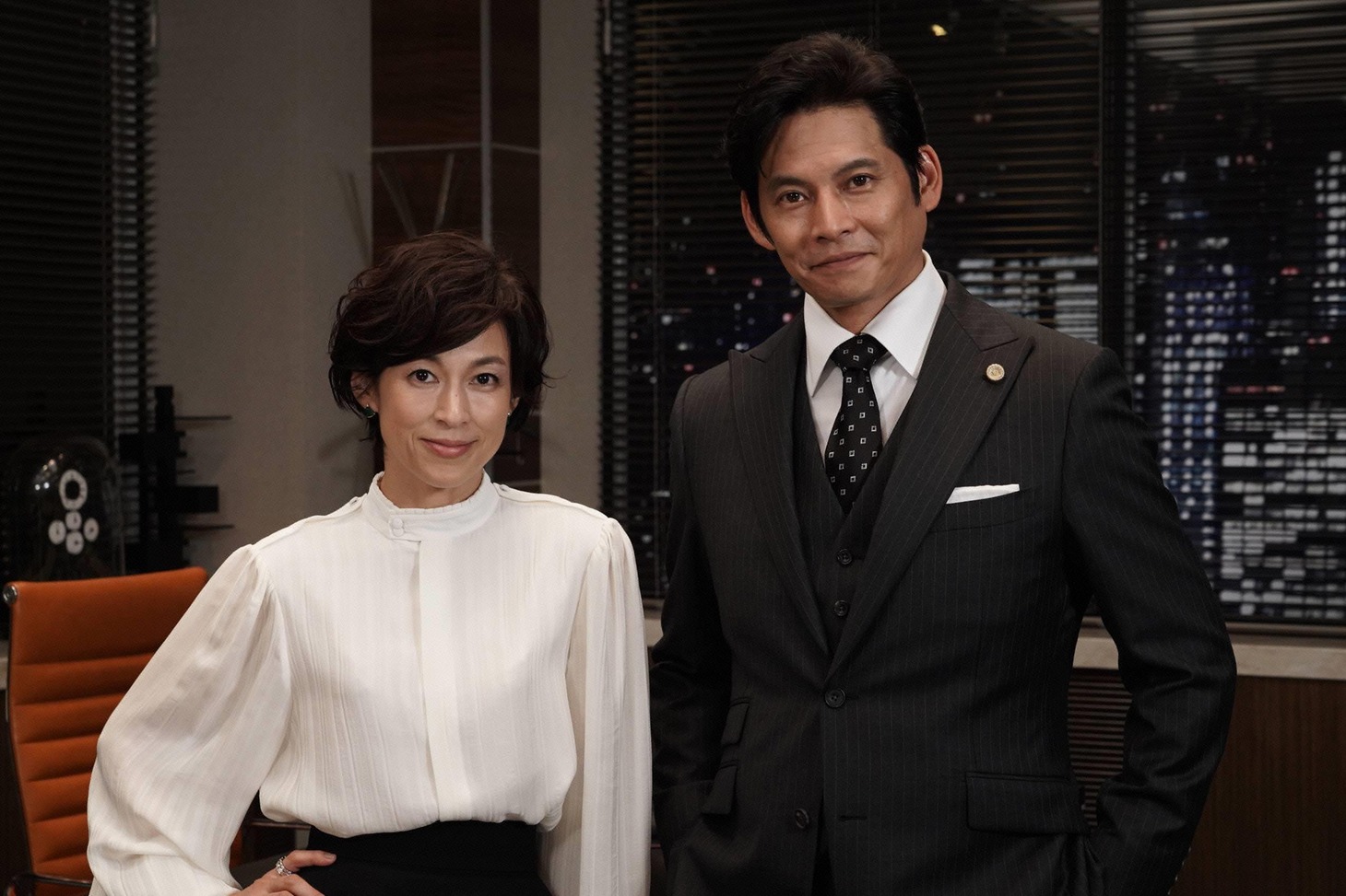 左から鈴木保奈美、織田裕二。