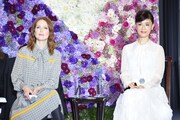 左からジュリアン・ムーア、大地真央。