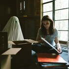 さまよう幽霊と悲しみに暮れる妻、「A GHOST STORY」予告解禁