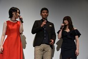 左から行平あい佳、毎熊克哉、百合沙。