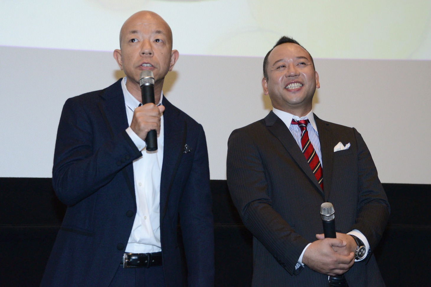 バイきんぐの小峠英二（左）と西村瑞樹（右）。