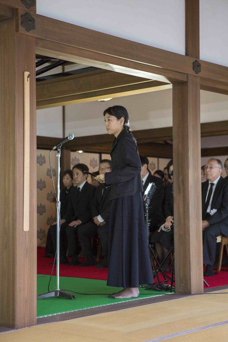 オノ・ヨーコによる樹木希林への手紙を代読する安藤サクラ。