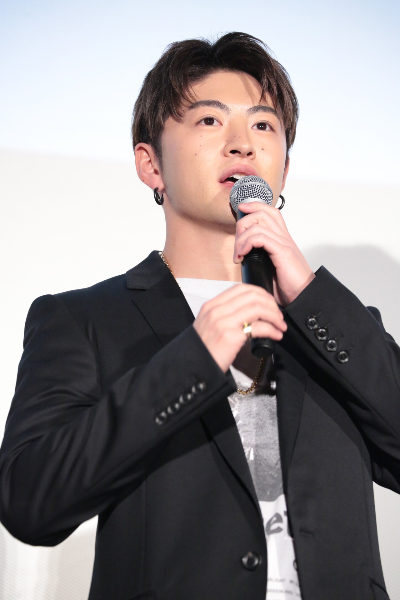 佐野玲於