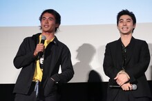 左から佐藤魁、村上虹郎。