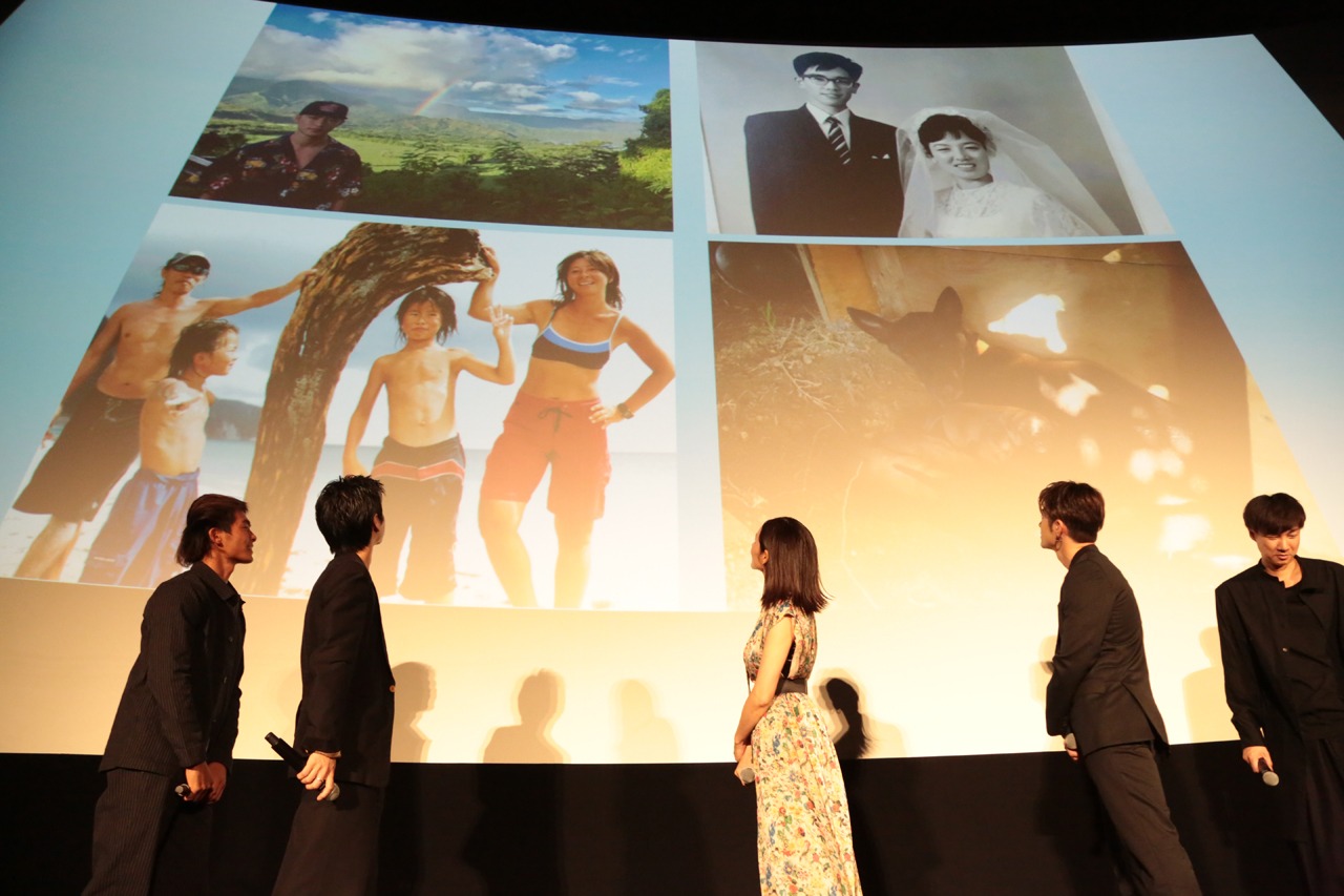 スクリーンに投影された、キャストの「人生で一番大切な写真」。