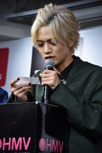 観客からの質問を読み上げる藤田富。