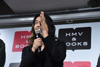 じゃんけん大会にて、「チョキ出します」と宣言してからパーを出した谷口賢志。