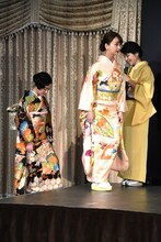 左から黒木華、多部未華子。