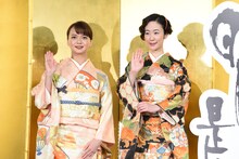 左から多部未華子、黒木華。