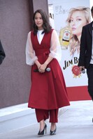 東京タワーのカラーリングを意識した衣装で登場した広瀬アリス。