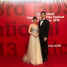 「寝ても覚めても」東出昌大と唐田えりか、釜山映画祭にタキシード&ドレスで登場