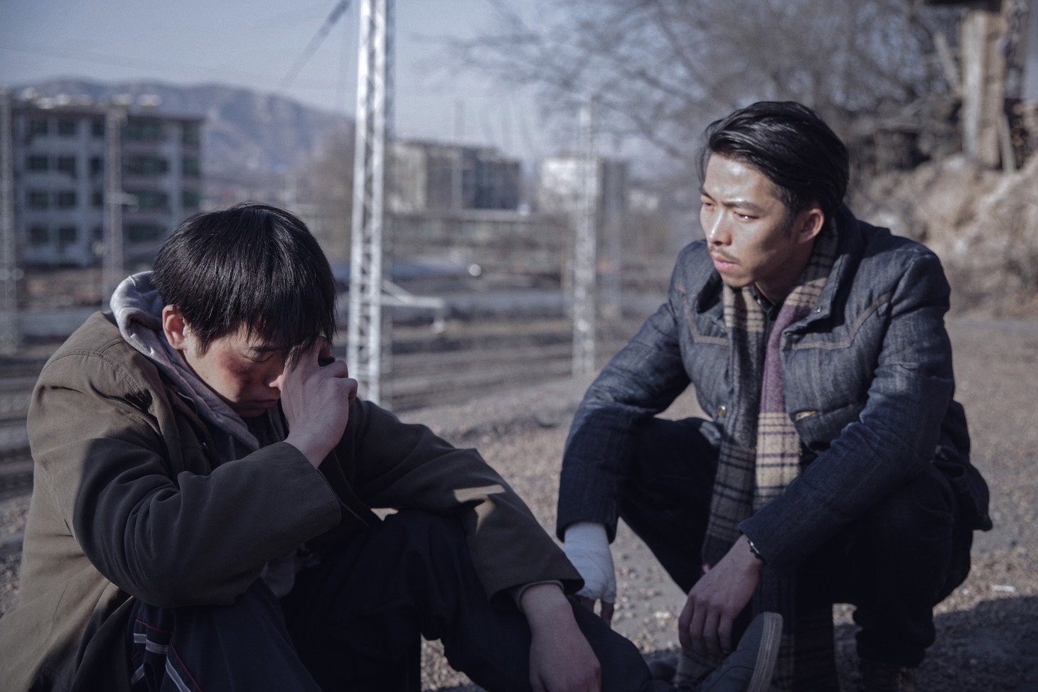 「象は静かに座っている」