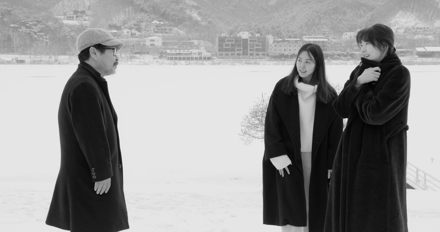「川沿いのホテル」