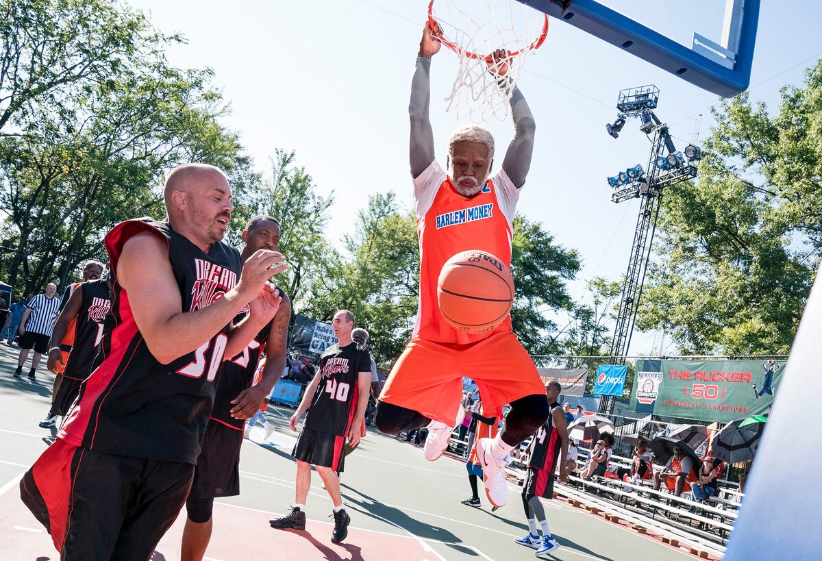 爺さんダンク炸裂 老人がバスケで青春取り戻す アンクル ドリュー 予告 映画ナタリー 爺さんダンク炸裂 老人がバスケで青春取り戻す アンクル ドリュー 予告 映画ナタリー