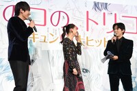 MCを務める吉沢亮（右）。