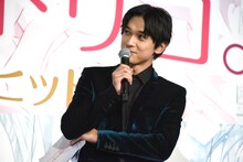 MCを務める吉沢亮。