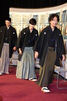 左から竜星涼、岡田将生、山崎育三郎。