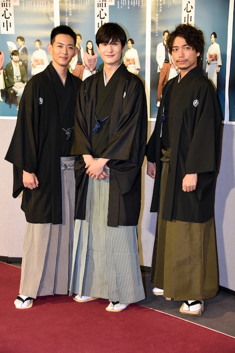 ドラマ「昭和元禄落語心中」試写会の様子。左から竜星涼、岡田将生、山崎育三郎。