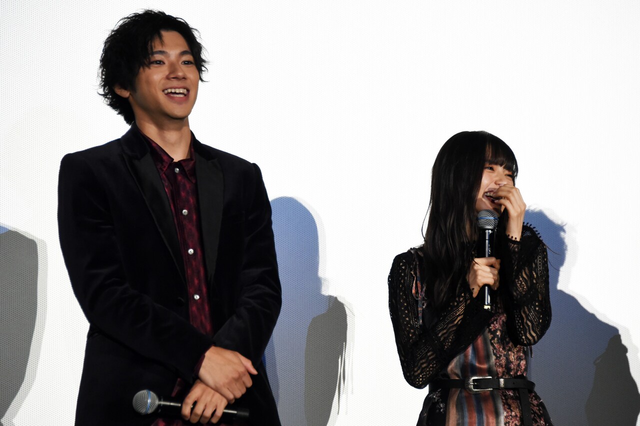 山田裕貴と齋藤飛鳥。