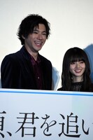 左から山田裕貴、齋藤飛鳥。