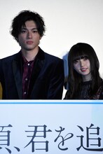 左から山田裕貴、齋藤飛鳥。