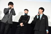 左から岩田剛典、杉咲花、須賀健太。