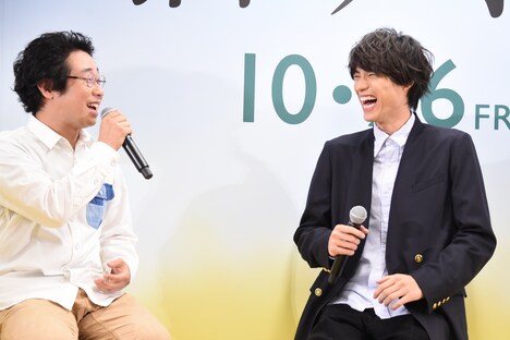 左から前野朋哉、福士蒼汰。