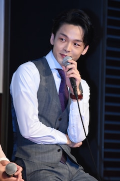 ドロ刑 中島健人が遠藤憲一に セクシー盗まれました 中村倫也とはいちゃいちゃ 写真19枚 映画ナタリー