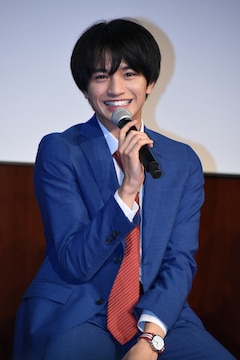 ドロ刑 中島健人が遠藤憲一に セクシー盗まれました 中村倫也とはいちゃいちゃ 写真19枚 映画ナタリー